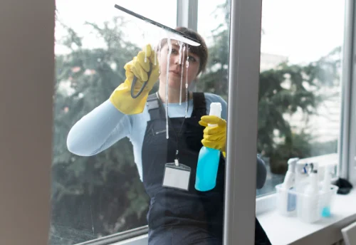 Nettoyage de vitres intérieures et extérieures à Coulommiers-la-Tour